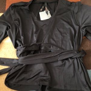 Melissa McCarthy knotted front top